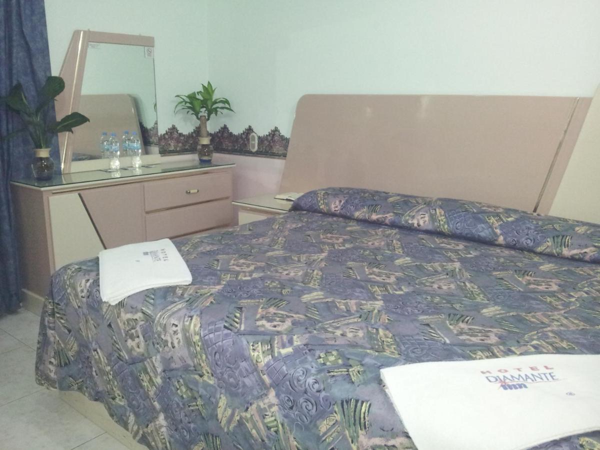 Hotel Diamante Inn Uriangato Esterno foto
